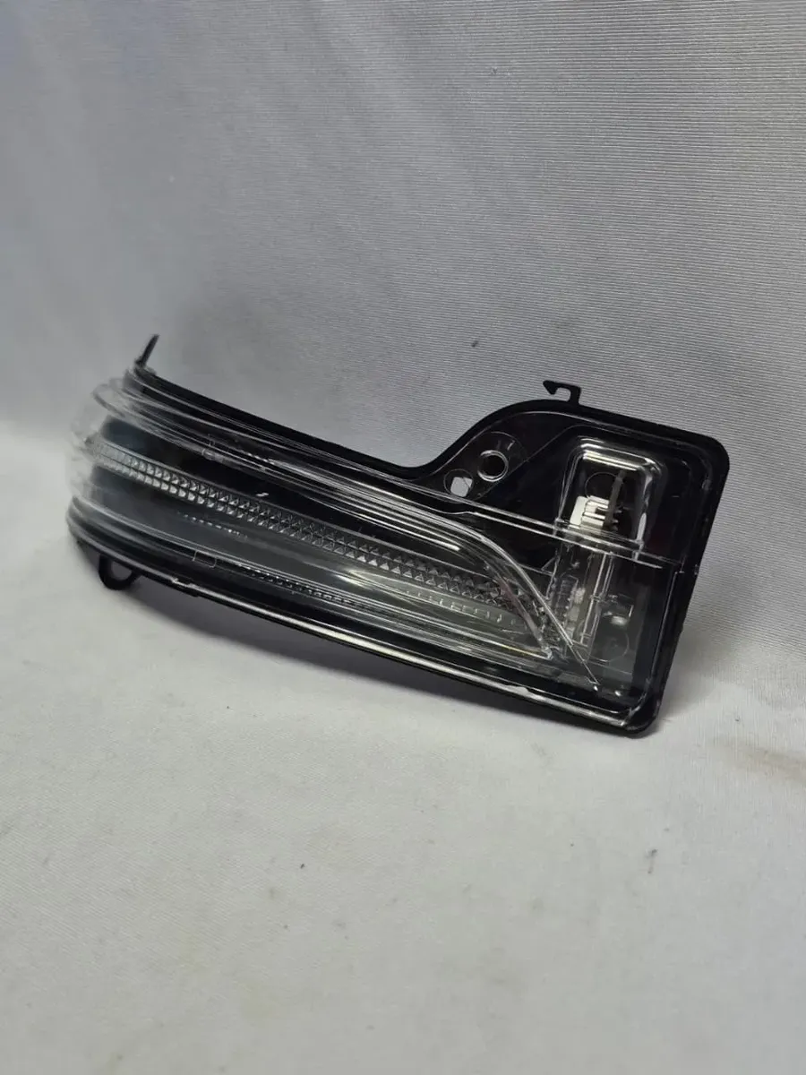 Pisca Retrovisor Toyota Hilux Fumê 2018/2026 Lado Direito (Usado)