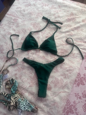 SJM. Bikini marca Shein talla XS pero si eres S tb queda. Busco perfume dancing night, Prints o labiales mate de catalogo