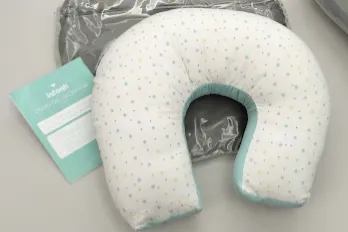 Cojín de lactancia marca Infanti