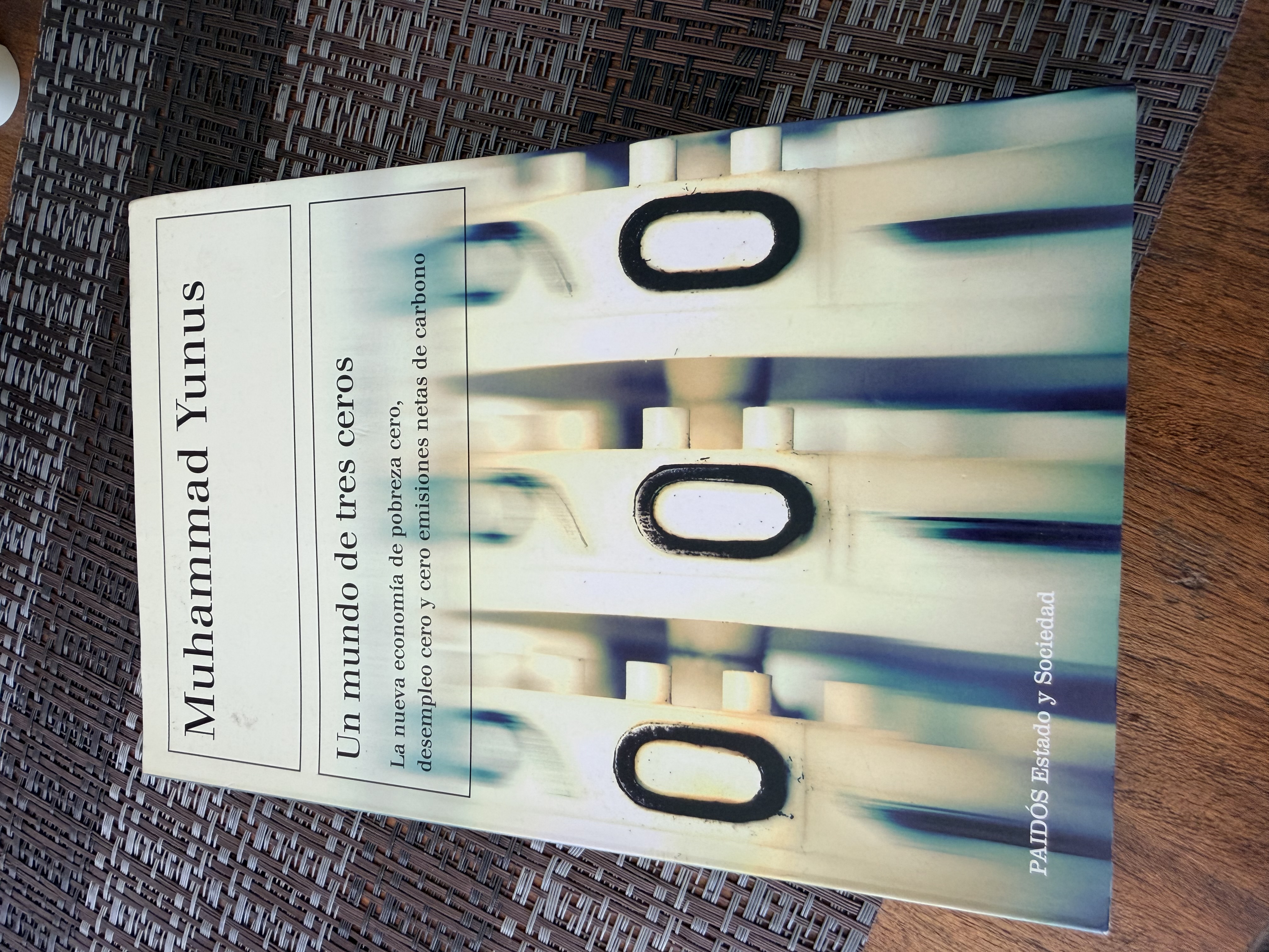 Libro Un mundo de tres ceros