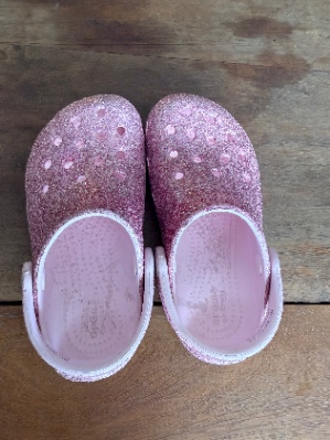Crocs rosadas talla 10