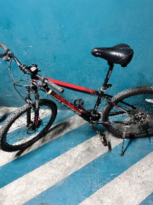 Bicicleta de montaña aro 26 dama color rojo y negro