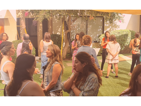 Equipo colaborando en un proyecto