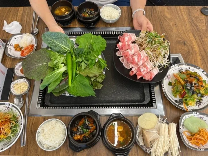 홀인원가든쌈밥&막국수