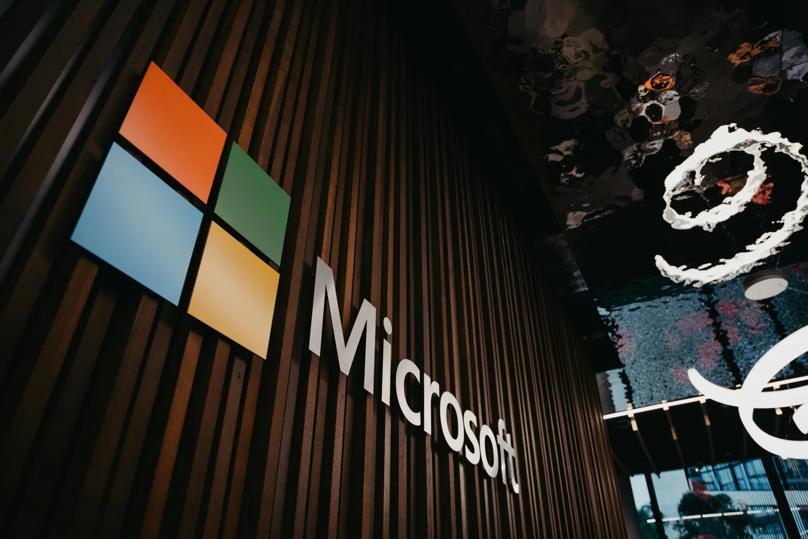 Microsoft expande infraestrutura de Inteligência Artificial com novos data centers no Brasil
