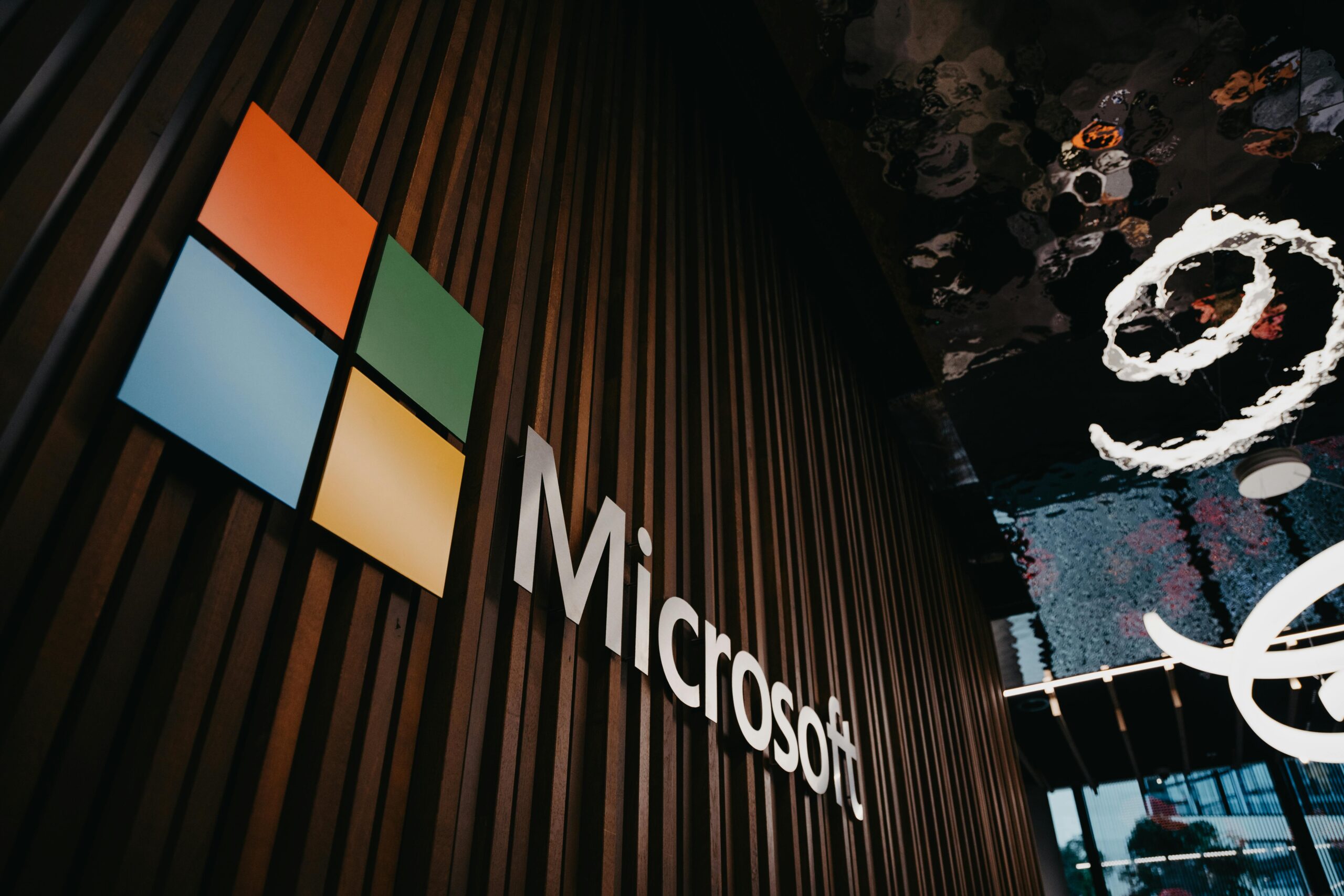 Microsoft expande infraestrutura de Inteligência Artificial com novos data centers no Brasil