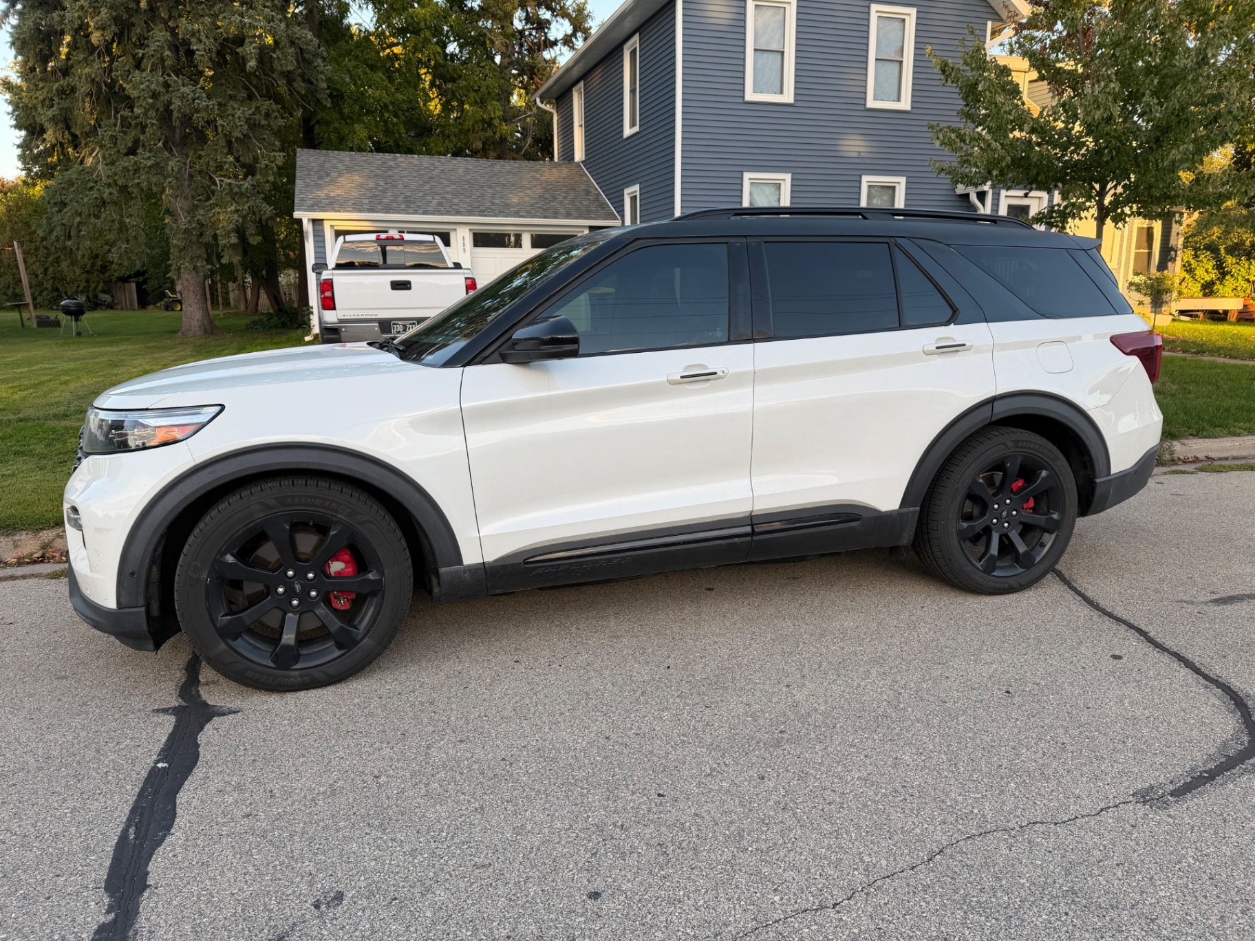 2020 Ford Explorer ST — rebuilt & branded title, 9% below market