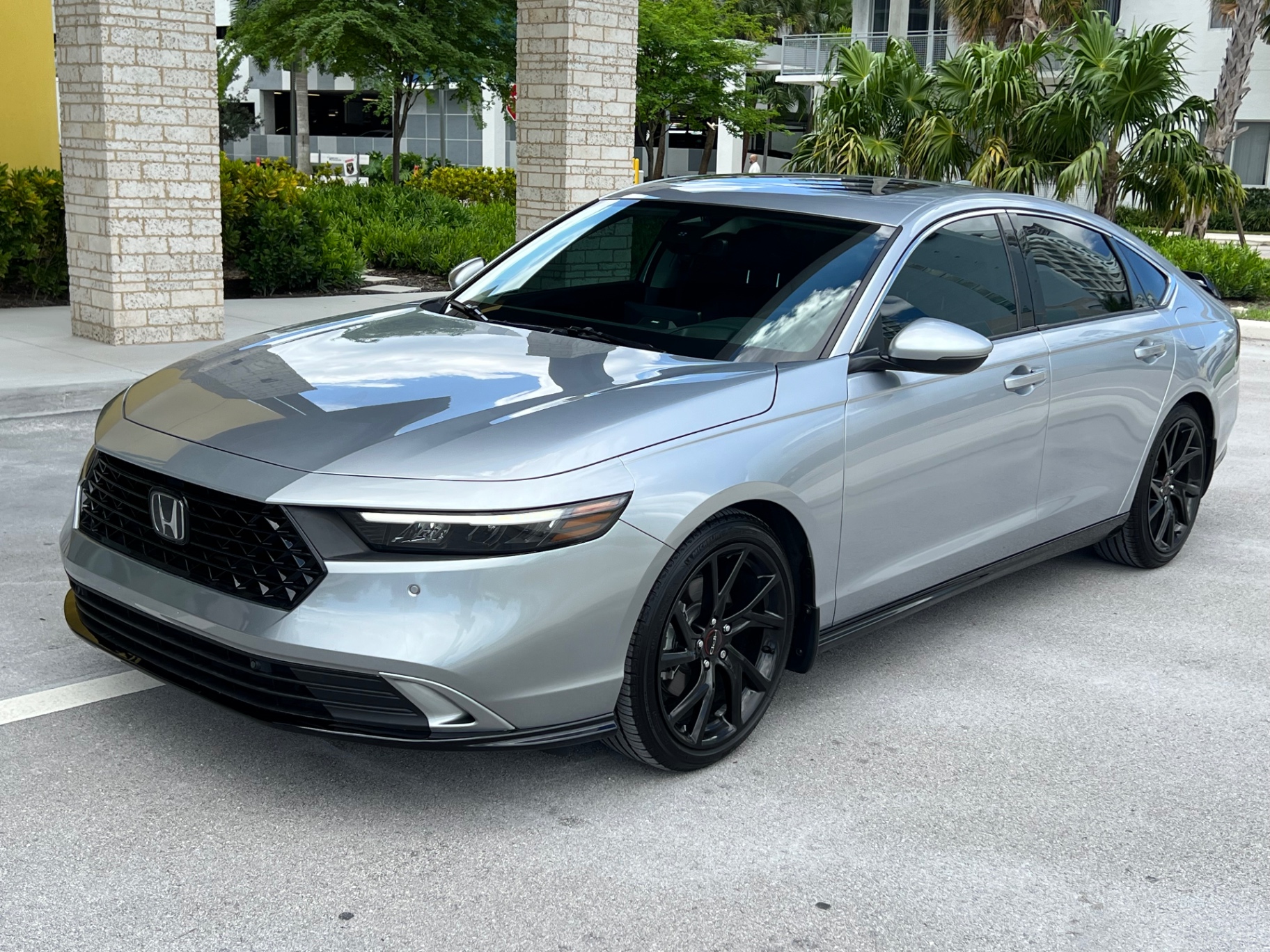 2025 Honda Accord Hybrid Touring — rebuilt & branded title, 10% below market