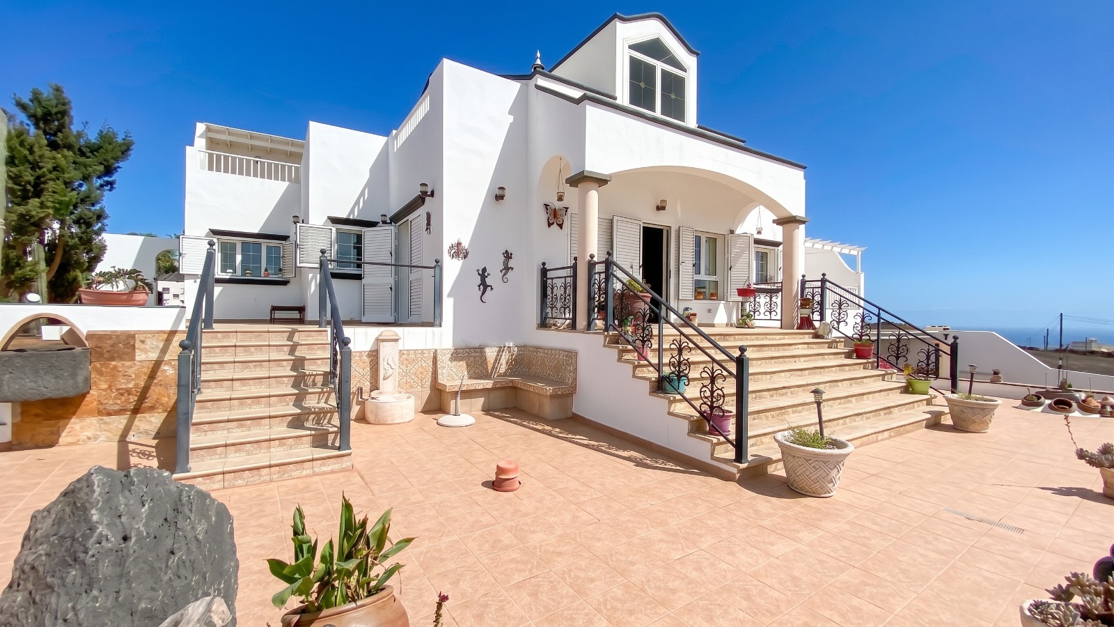 3-bed Villa in Tías – photo 2