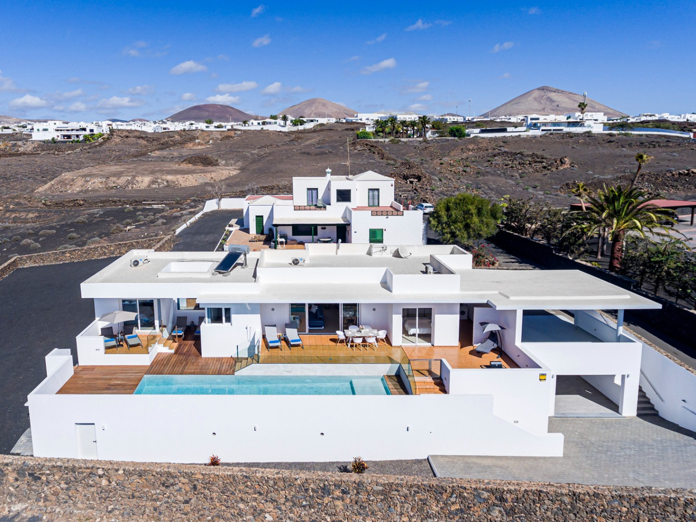 3-bed Villa in Tías – photo 4