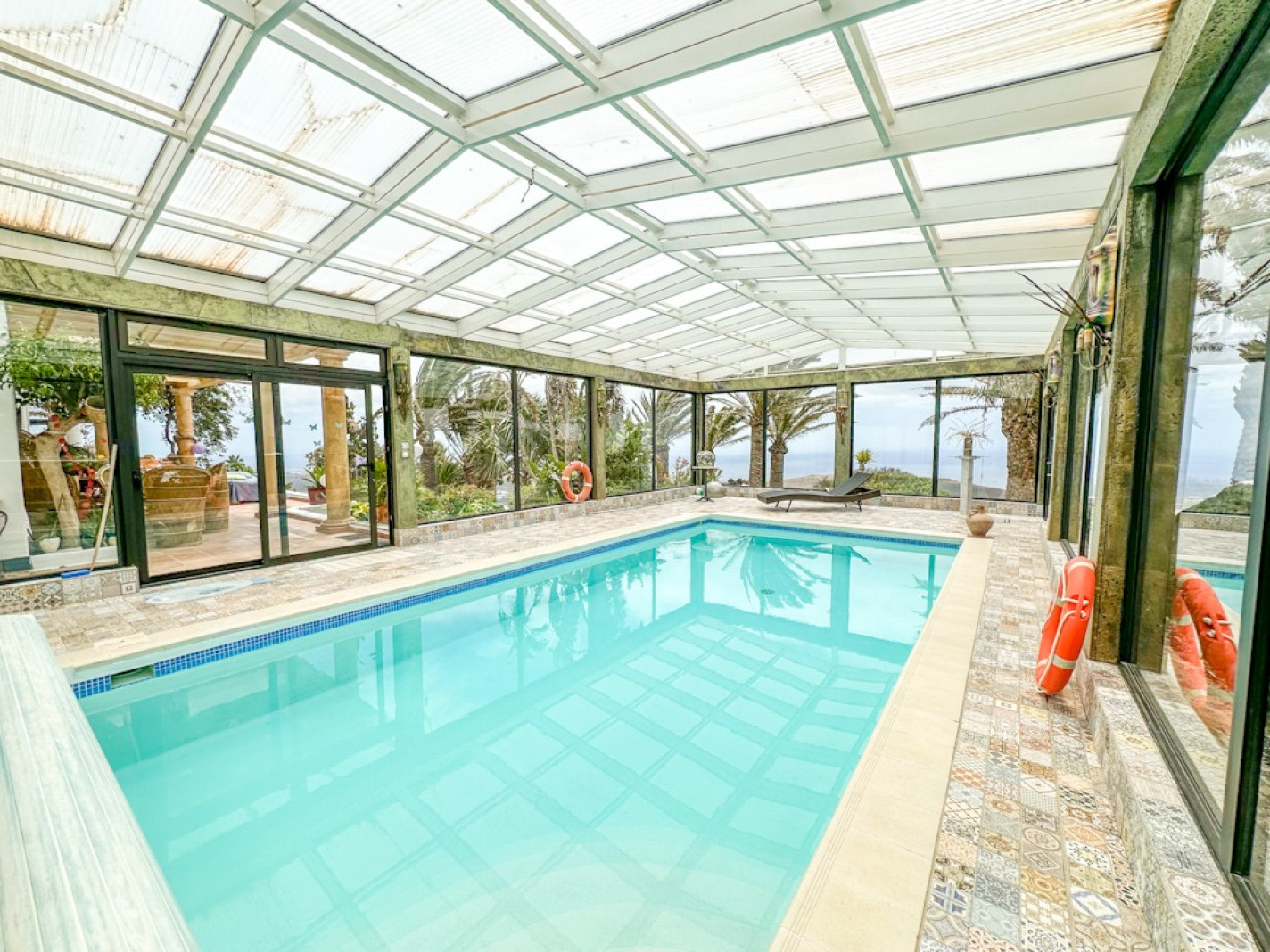 6-bed Villa in La Asomada – photo 1
