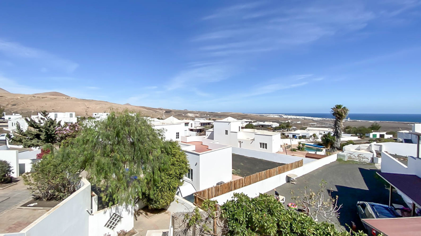 6-bed Villa in Tías – photo 3