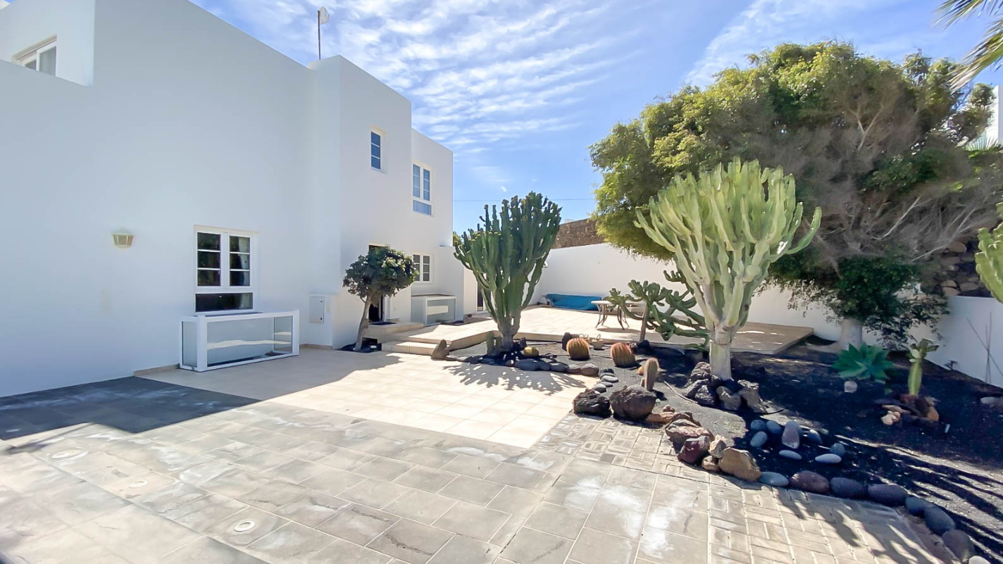 6-bed Villa in Tías – photo 4