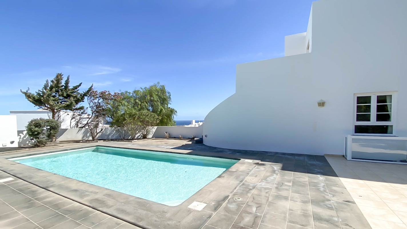 6-bed Villa in Tías – photo 5