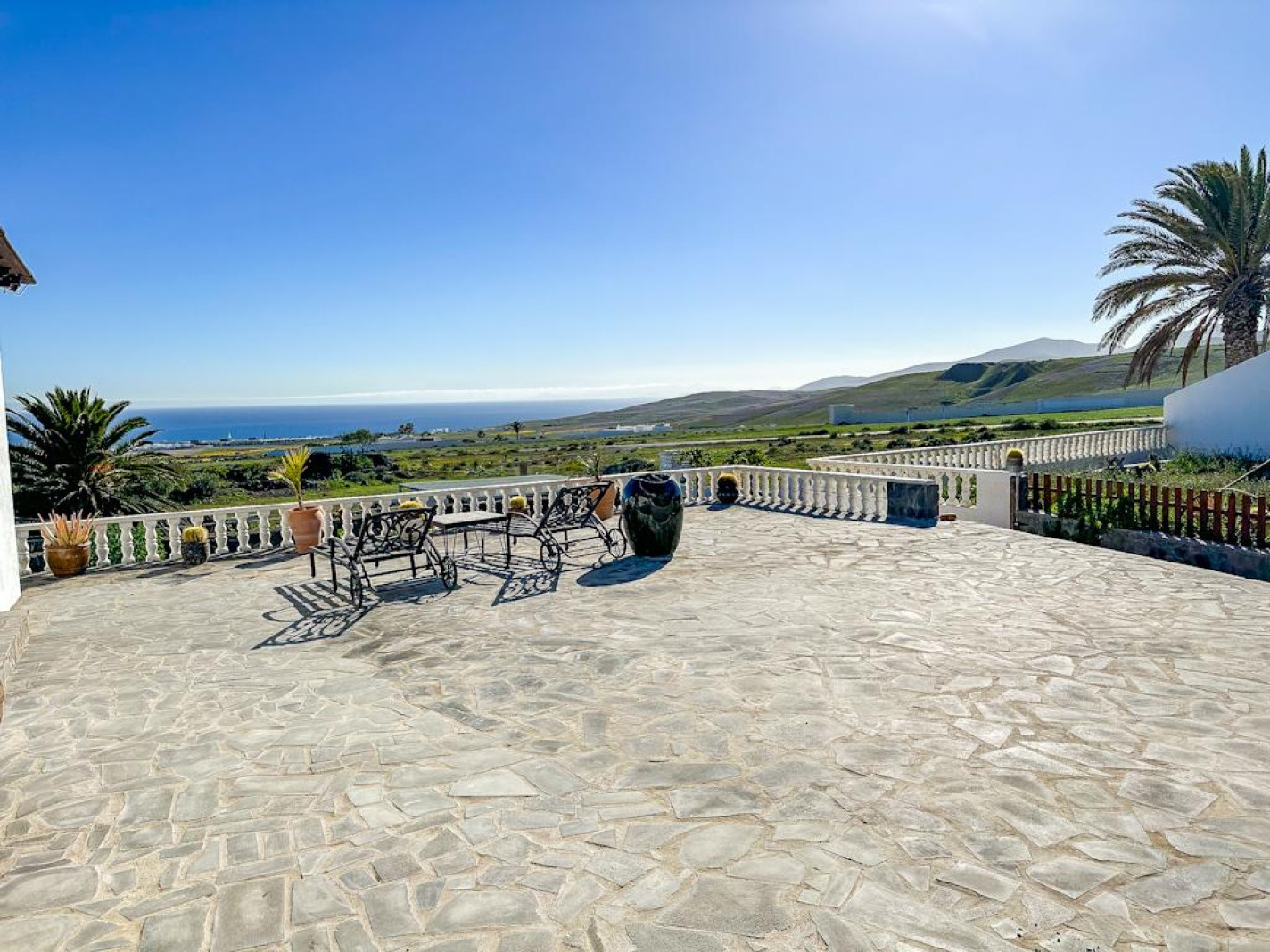 5-bed Villa in Tías – photo 5