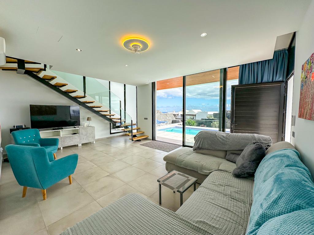 4-bed Villa in Tías – photo 2