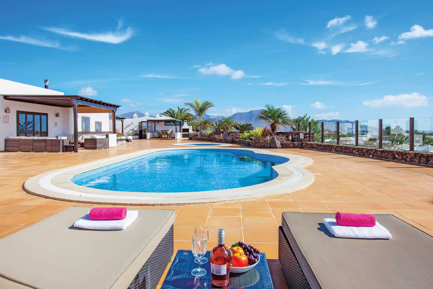 5-bed Villa in Playa Blanca – photo 3