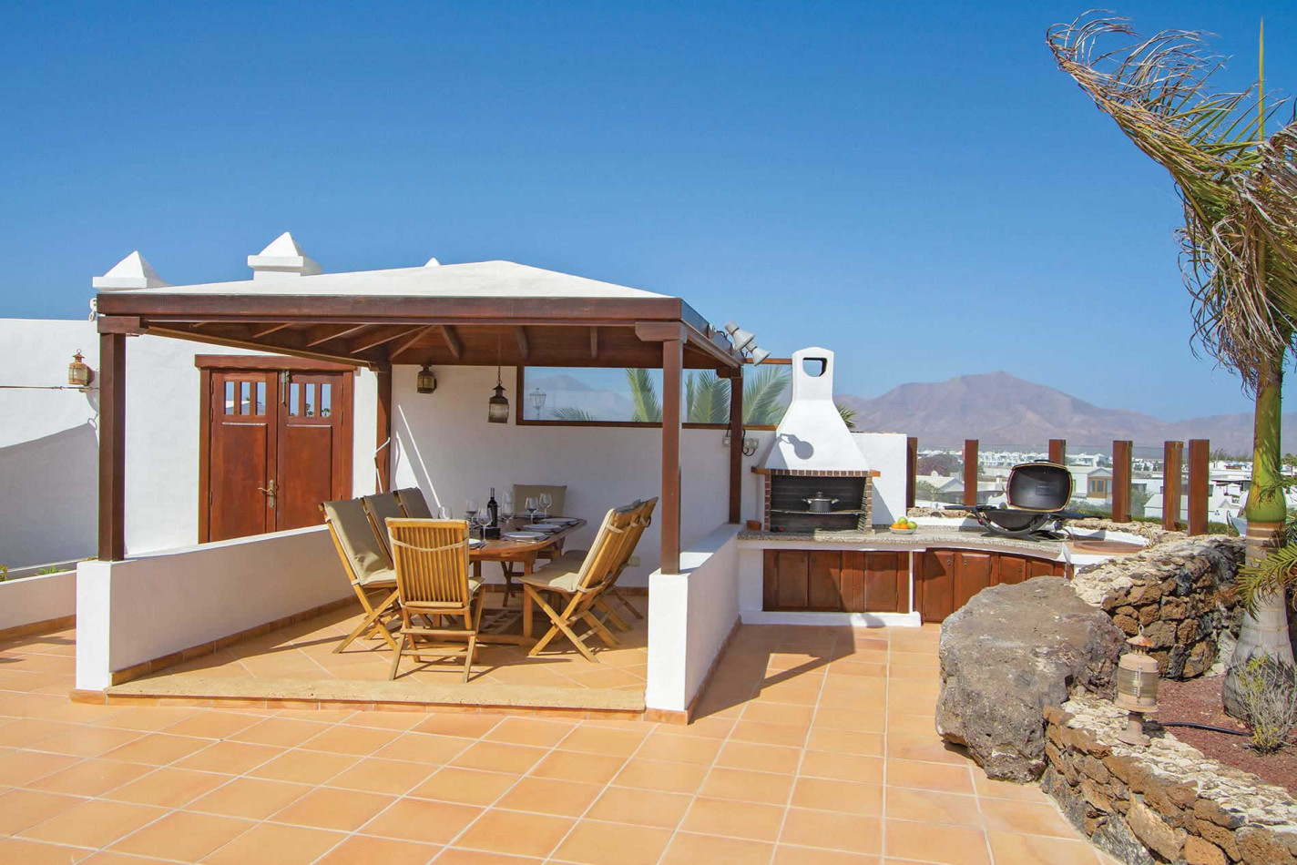 5-bed Villa in Playa Blanca – photo 4