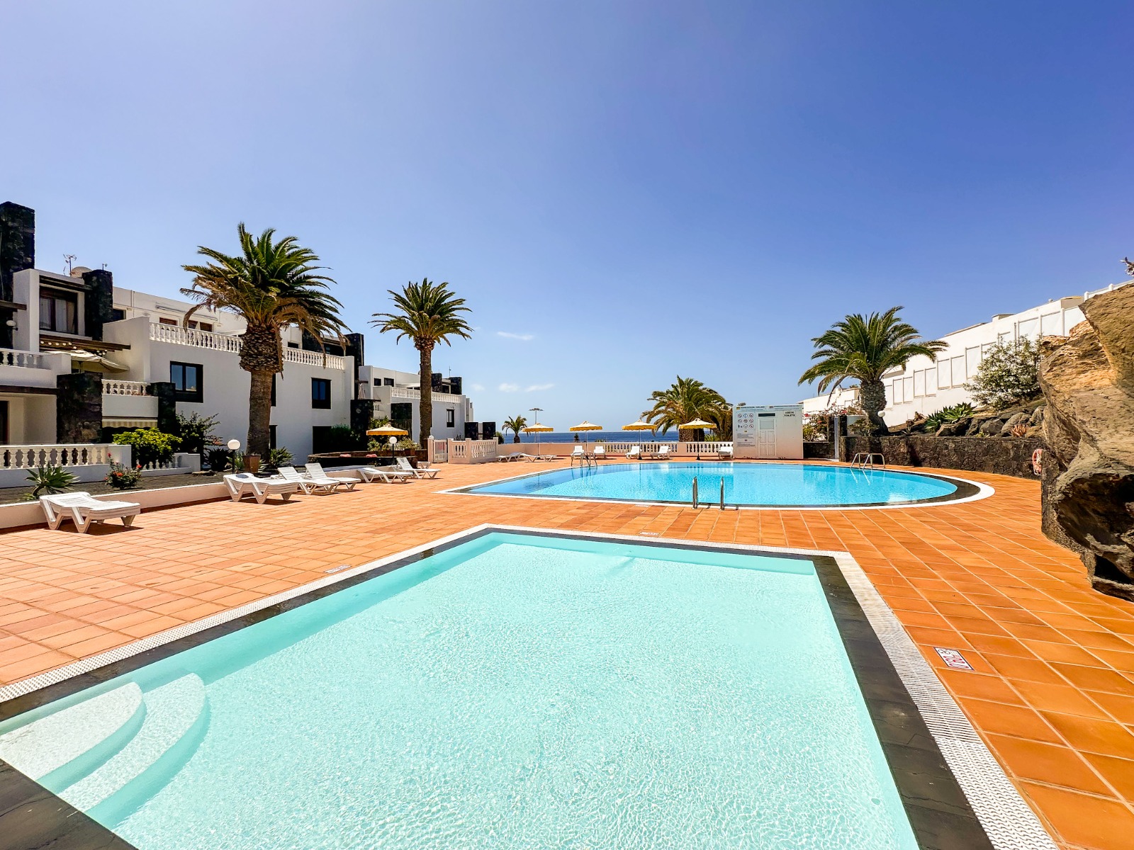 Frontline 2-bed Apartment in Puerto del Carmen – photo 5