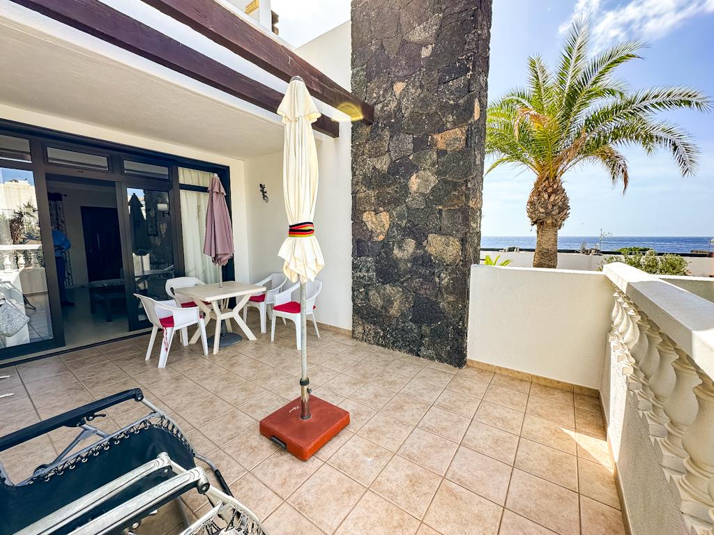 Frontline 2-bed Apartment in Puerto del Carmen – photo 2