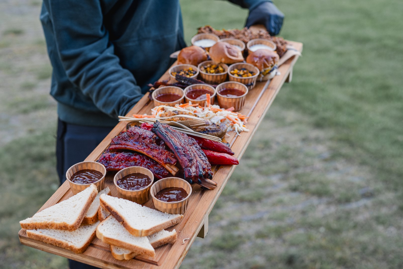 broodje ribastic catering groep mensen