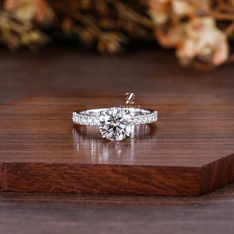 round cut engagement ring