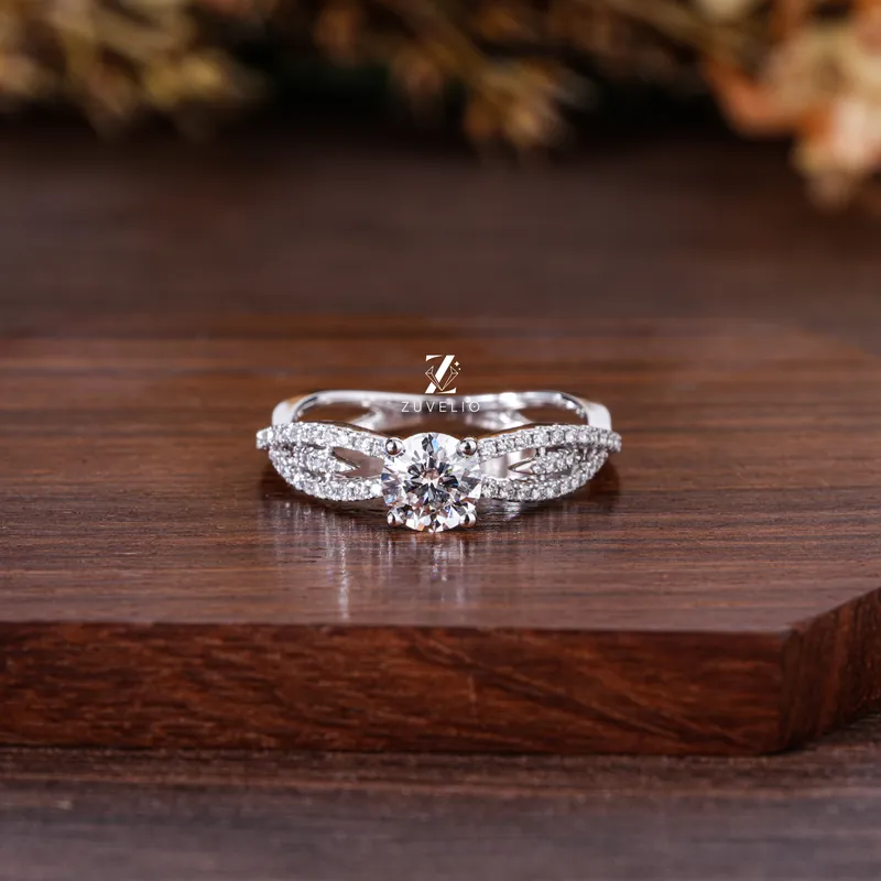round cut engagement ring