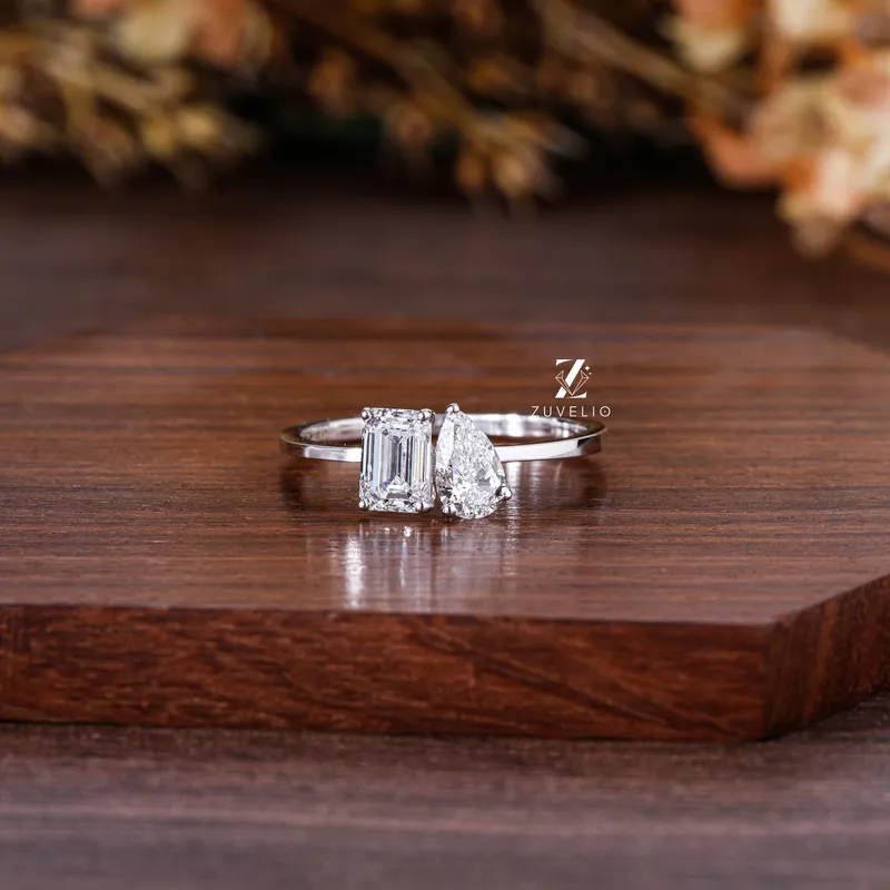 emerald pear cut engagement ring