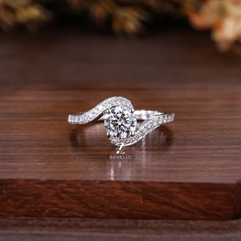 round cut engagement ring