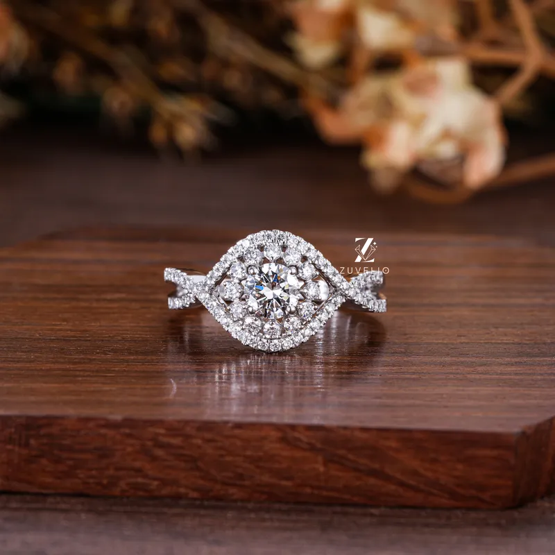 round cut engagement ring