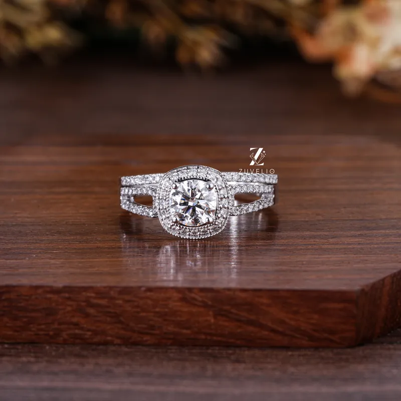round cut engagement ring