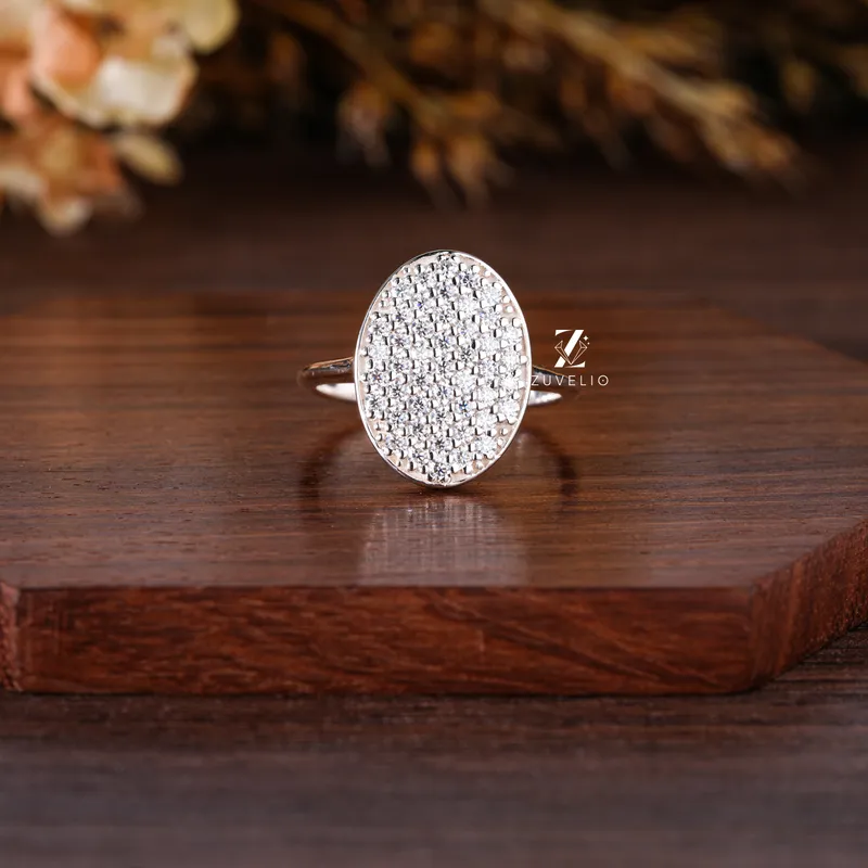 round cut engagement ring