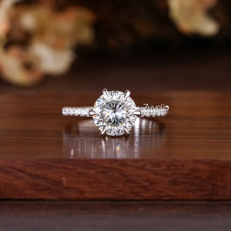 round cut engagement ring