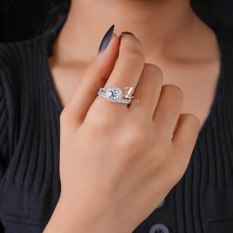 round cut engagement ring