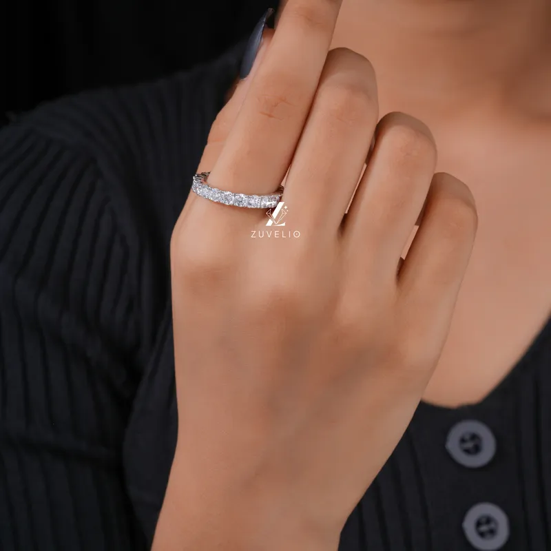 round cut engagement ring