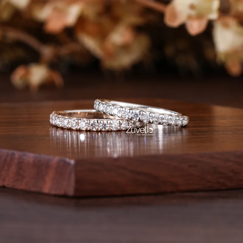 round cut engagement ring