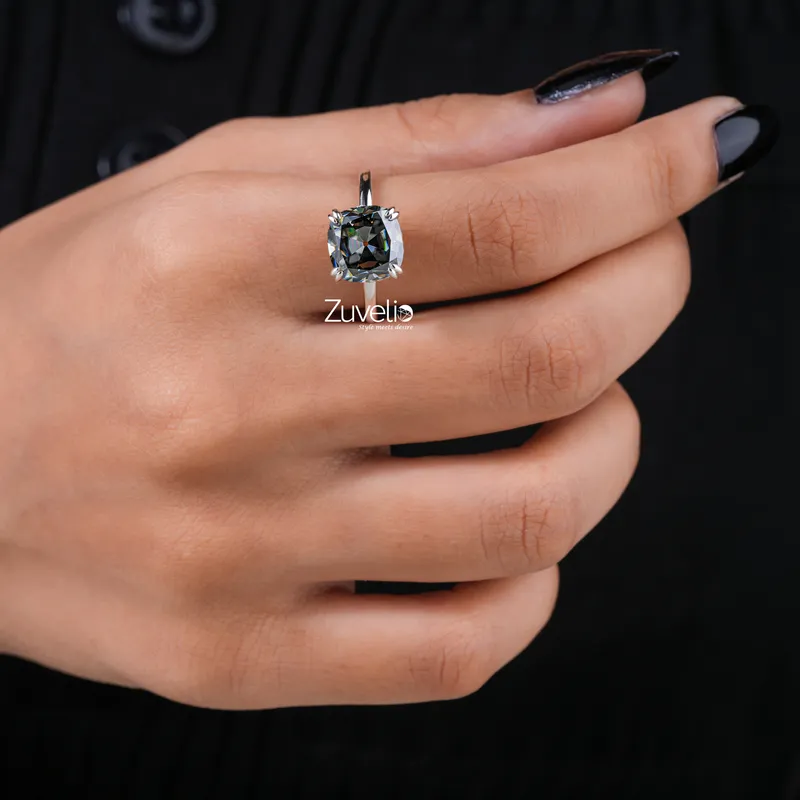 round cut engagement ring