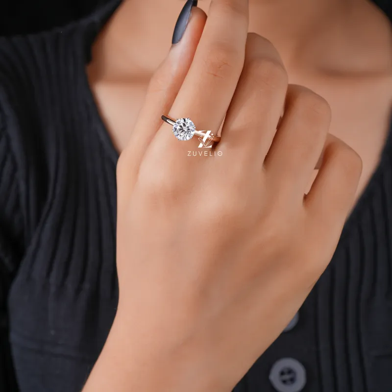  round cut engagement ring
