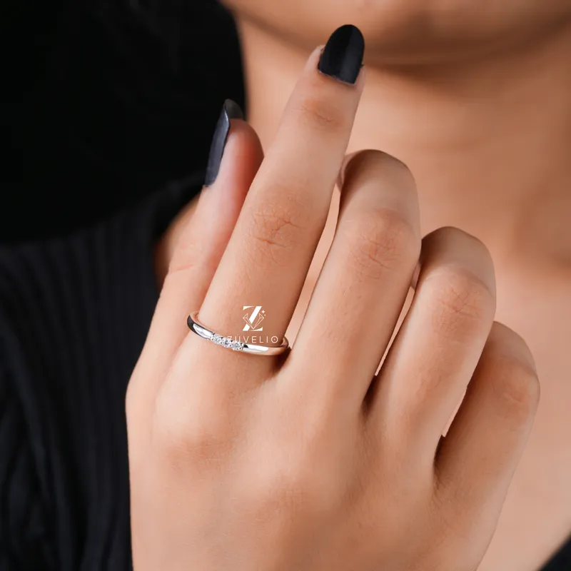  round cut engagement ring