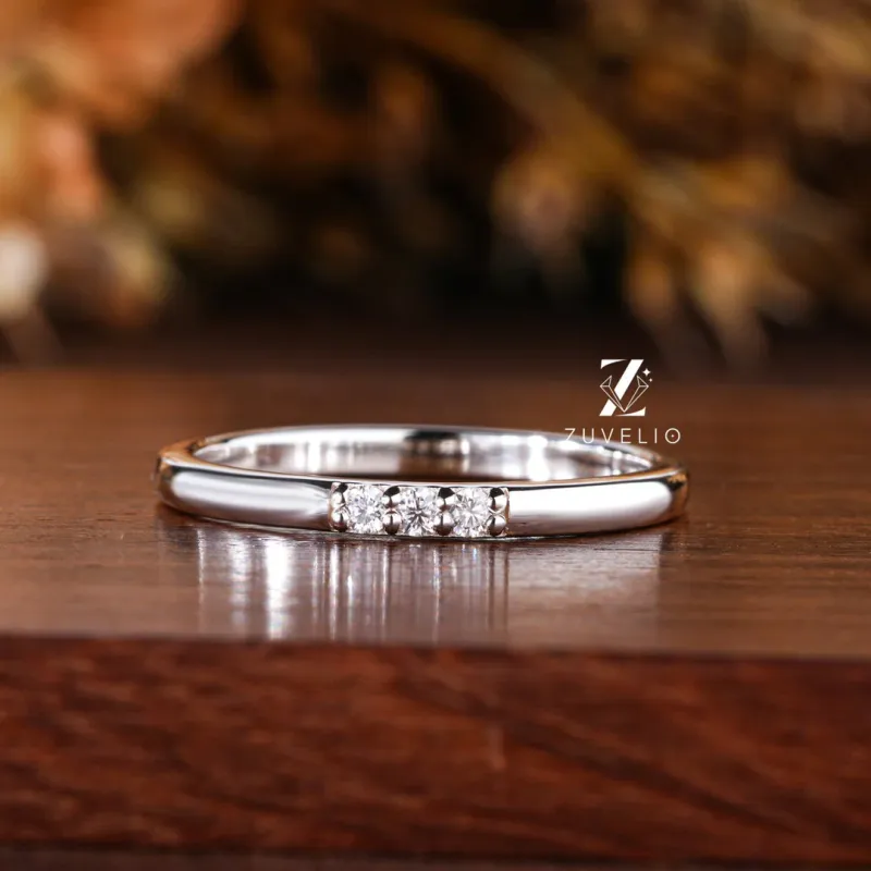 round cut engagement ring