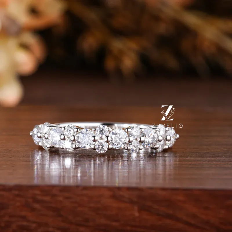 round cut engagement ring