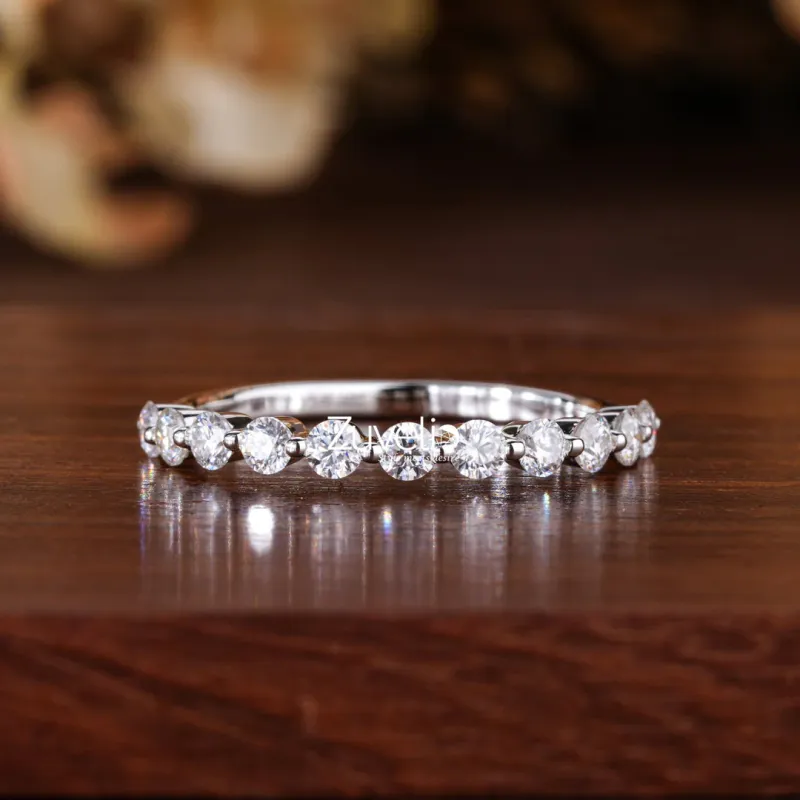 round cut engagement ring