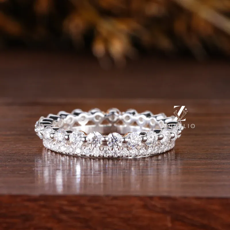 round cut engagement ring
