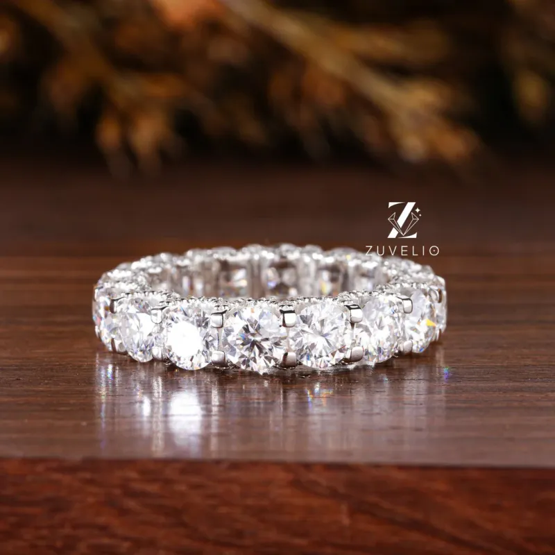 round cut engagement ring