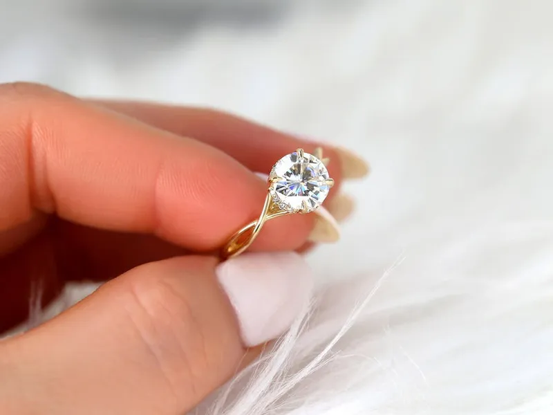 2ct Elodie 8mm 14kt Gold Moissanite Diamond Crossover Hidden Halo Ring vy 3