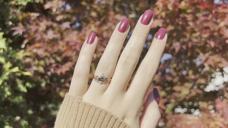 Aurora Shield-Cut Sapphire Ring Set view 22