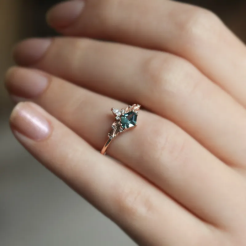 Aurora Shield-Cut Sapphire Ring Set view 2