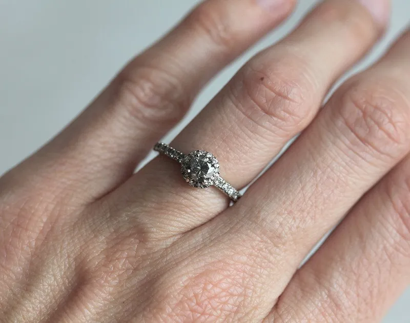 ALEENA ROUND SALT & PEPPER DIAMOND RING vy 5