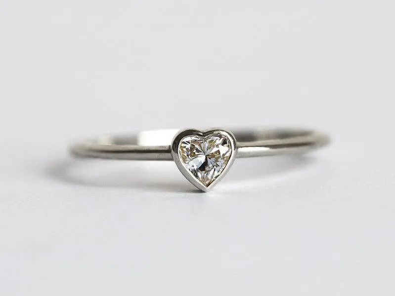 Alessia Heart Diamond Ring vy 7