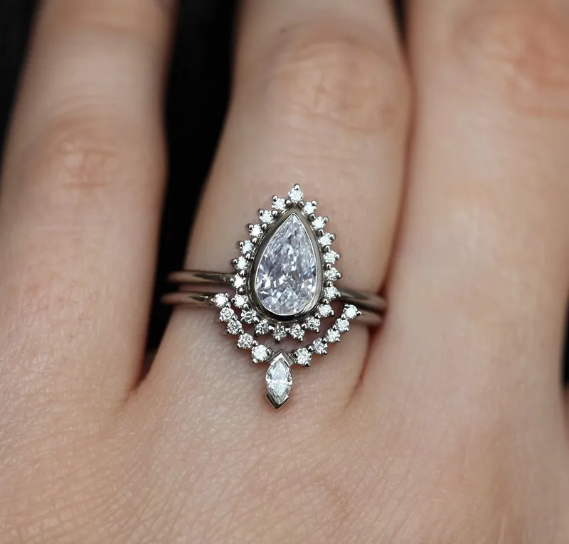 ALEXA DIAMOND RING SET WITH HALO AND MATCHING BAND vy 2